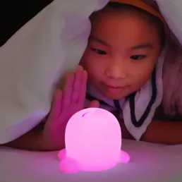 Cute glowing bath toy